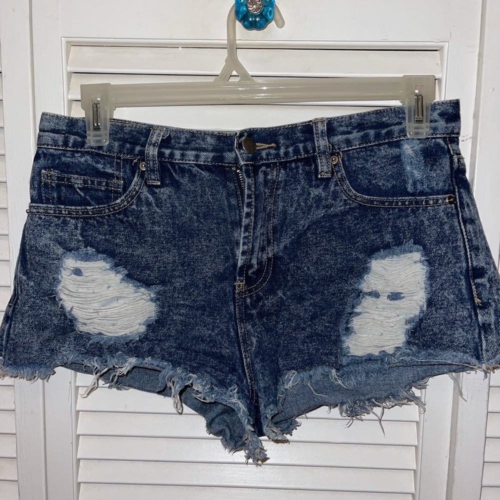 Short cut off jean shorts
